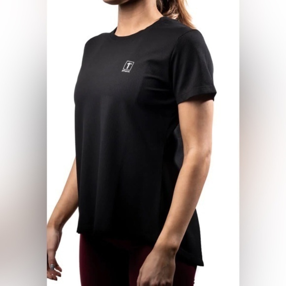 WOMEN'S ATLAS SHORT SLEEVE

Workout shirt, size small   Z-6‎